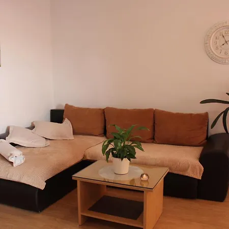 House Apartman *