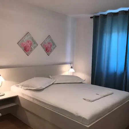 Apartman House *