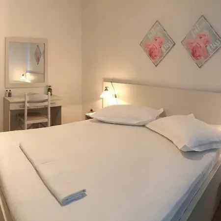 House ماكارسكا